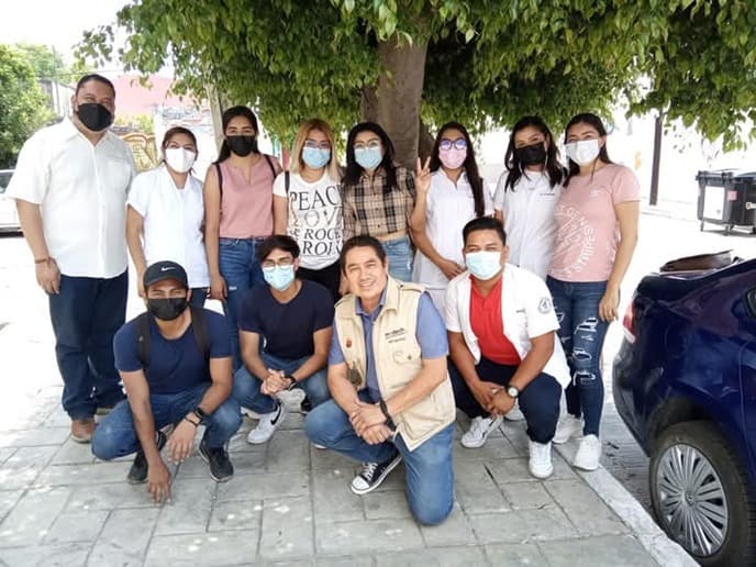 Grupo de prestadores de servicio social con MODECH